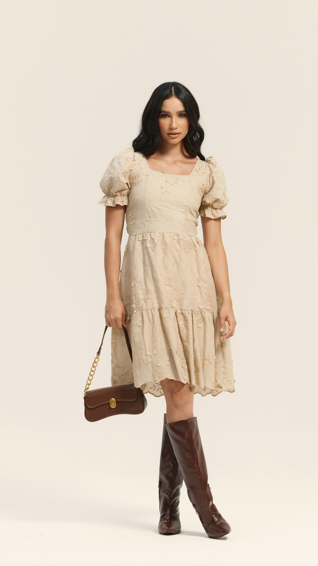 Vestido Curto Laise Bordado - Sophi's Moda Feminina