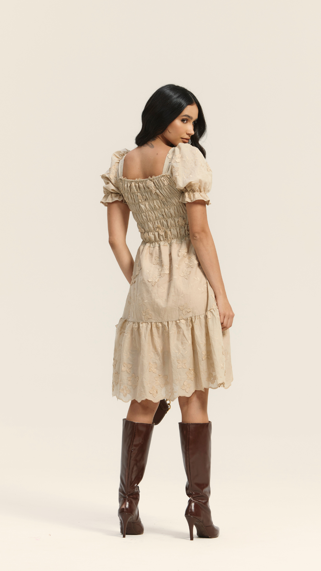 Vestido Curto Laise Bordado - Sophi's Moda Feminina
